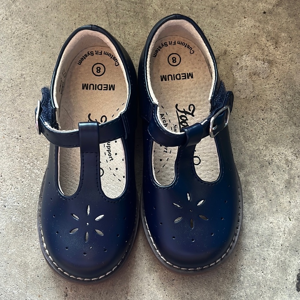 Like new Navy Footmates size 8.